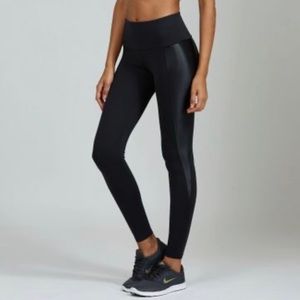 Noli Yoga Alloy Black Legging - Size Small